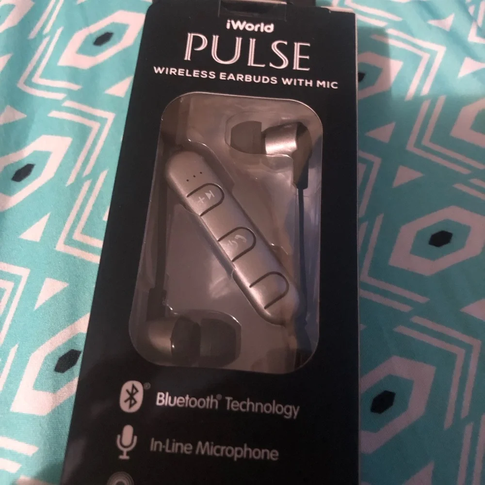 Pulse Wireless Earbuds with Mic — Silver